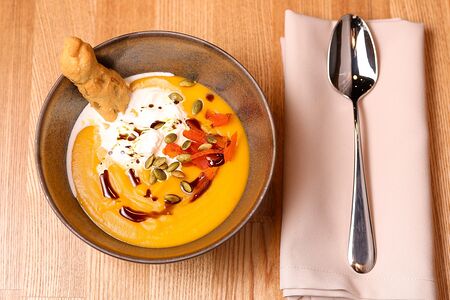 Крем-суп из тыквы со страчателлой