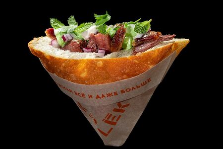 Томленый ягненок с тахини и соусом Aji Verde