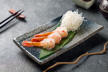 Сашими Ботан эби