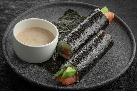 Хенд-ролл с острой креветкой