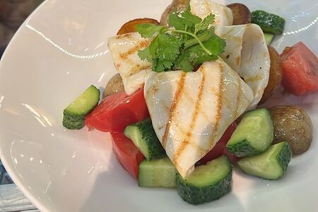 Овощной салат с кальмаром