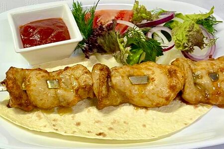 Шашлык куриный с соусом сацебели