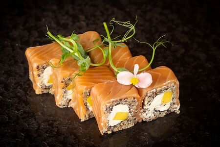 Филадельфия из киноа с манго