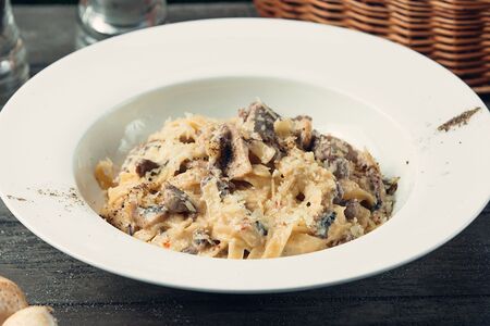 Феттуччине с курицей и грибами