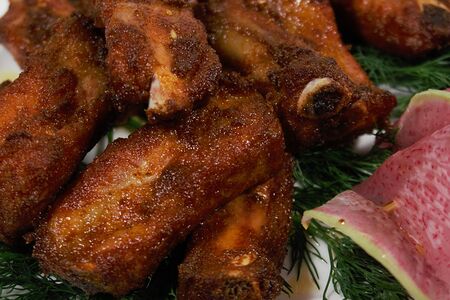 Жареные свиные ребрышки