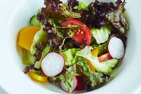 Микс-салат из свежих овощей