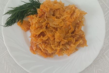 Свежая капуста тушеная
