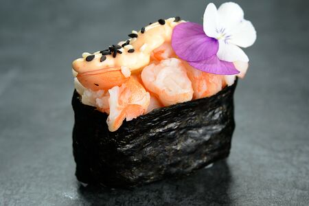 Гункан спайси креветка