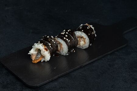 Хэнд-ролл с угрем