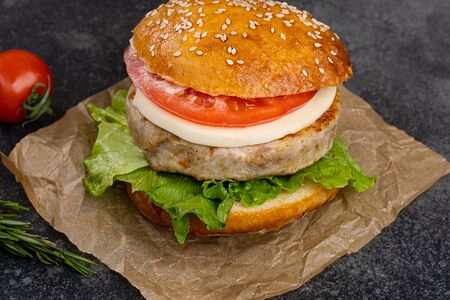 Гамбургер с куриной котлетой