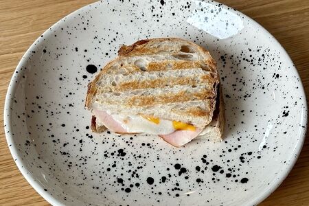 Сэндвич Гриль-чиз с мортаделлой