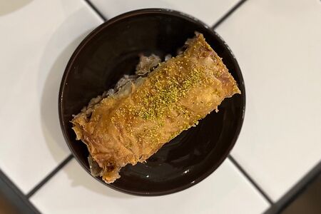 Баклава с грецкими орехами и фисташками (2шт)