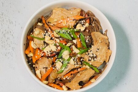 Вок Лапша с овощами и cвинoй вырезкой