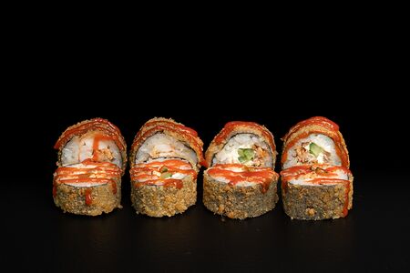 Ролл в темпуре с лососем-терияки