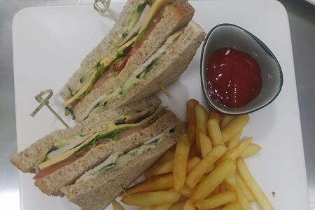 Клаб-сэндвич с семгой