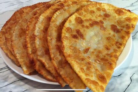 Чебурек Фирменный с брынзой