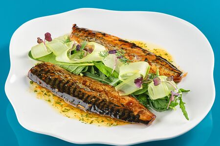 Скумбрия с соусом мацухиса и сельдереем