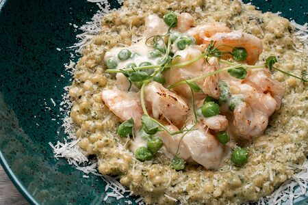 Ризотто с птитимом и креветками