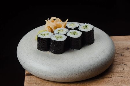 Маки с огурцом