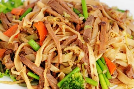 Лапша из говядины с овощами