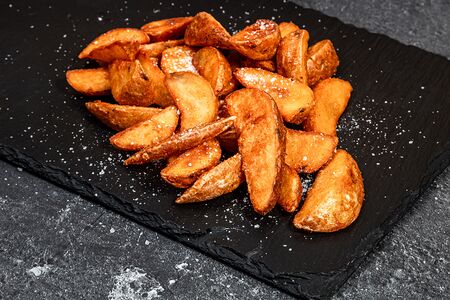 Картофельные дольки со специями фри