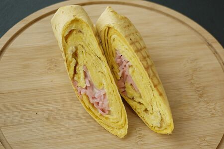 Ролл с омлетом