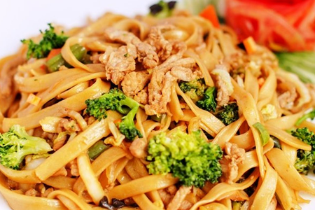 1201 Удон с курицей в соусе сладкий Чили