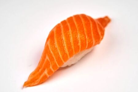 Суши с лососем