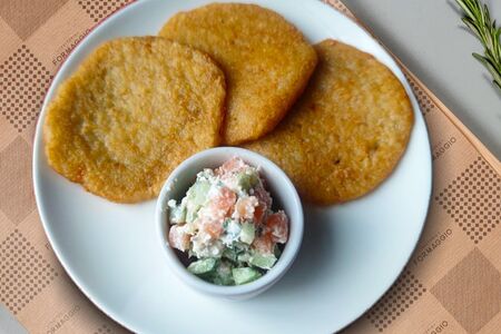 Драники с семгой и свежим огурцом