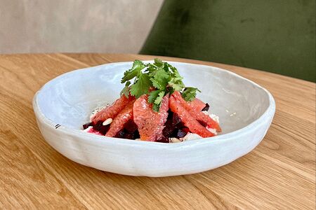 Запеченная свекла с сыром фета и грейпфрутом