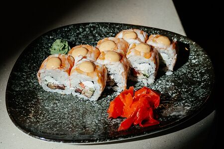 Ролл с креветкой и угрем