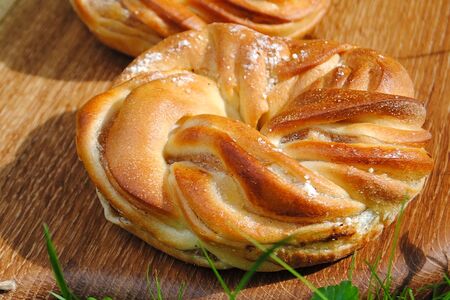 Саверен с яблоком и корицей