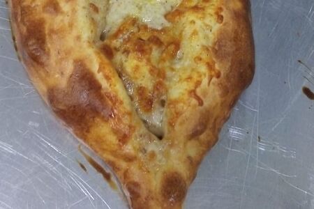 Хачапури с сыром и яйцом