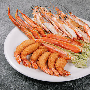 Снежный краб с креветками темпура и тигровыми креветками гриль