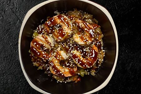 Рис с овощами с креветкой в соусе терияки 