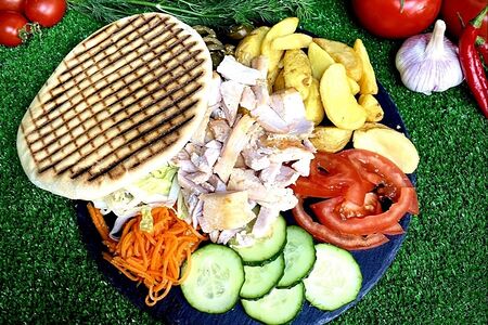 Шаверма на тарелке