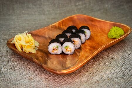 С угрем и огурцом