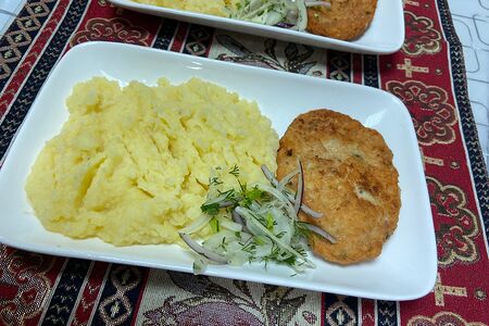 Пюре с куриной котлетой