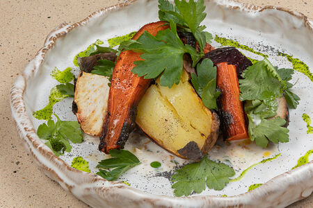 Овощи в золе реликтового можжевельника с цахтоном и травами