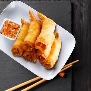 Жареный ролл Нем Том с мясом и креветками