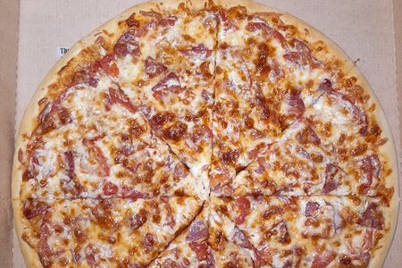 Курица салями на тонком тесте