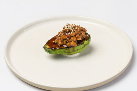 Японский тартар угорь с огурцом и соусом унаги