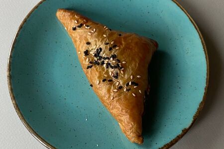 Слойка с фетой и шпинатом