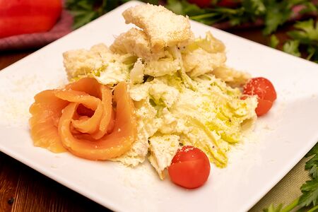 Цезарь с семгой слабой соли