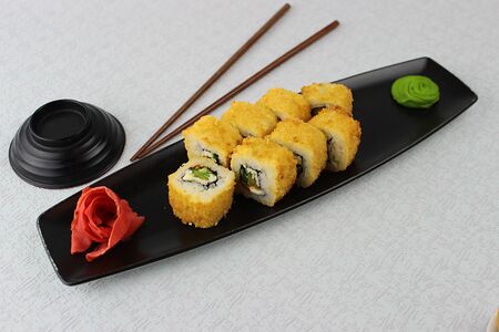 Горячий ролл с креветкой