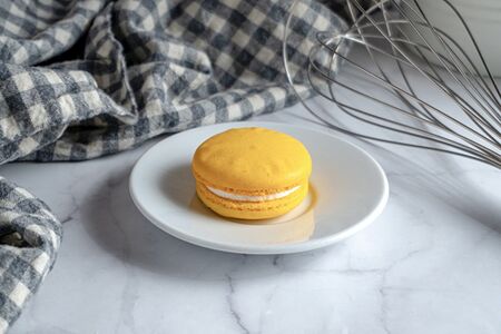 Макарон Карамельный