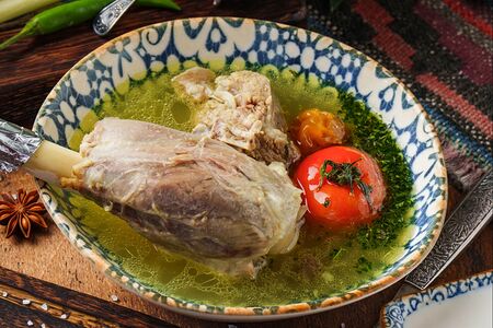 Мясо ягненка в бульоне Соютма