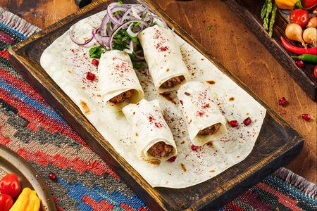 Люля-кебаб из баранины, завернутый в лаваш