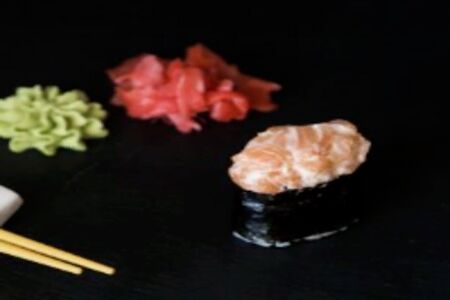 Гункан Спайси лосось