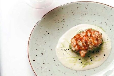 Жюльен с крабом и авокадо